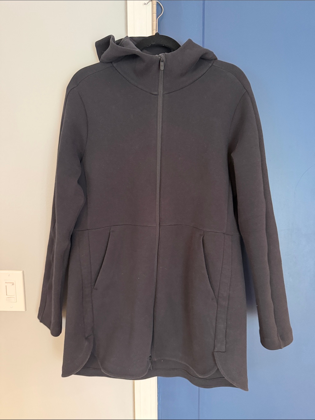 Very Rare Lululemon Athletica Black FullZip Hooded Sweatshirt Jacket 10 Very Rare Lululemon Athletica Black FullZip Hooded Sweatshirt Jacket 10